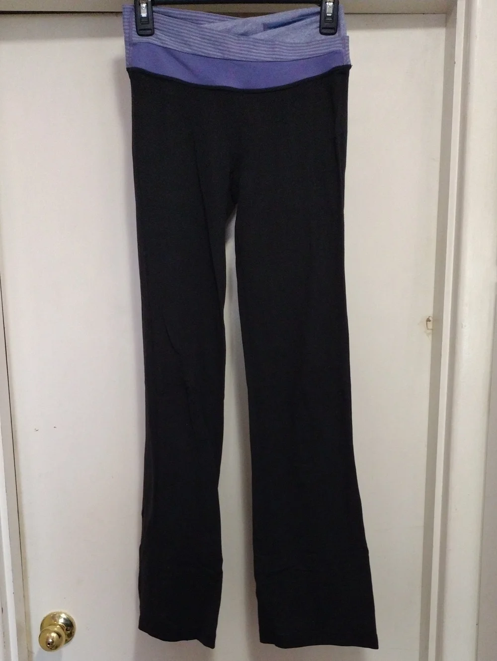Women’s Lululemon Athletica Black Yoga Pants Lavender Periwinkle Waistband 6